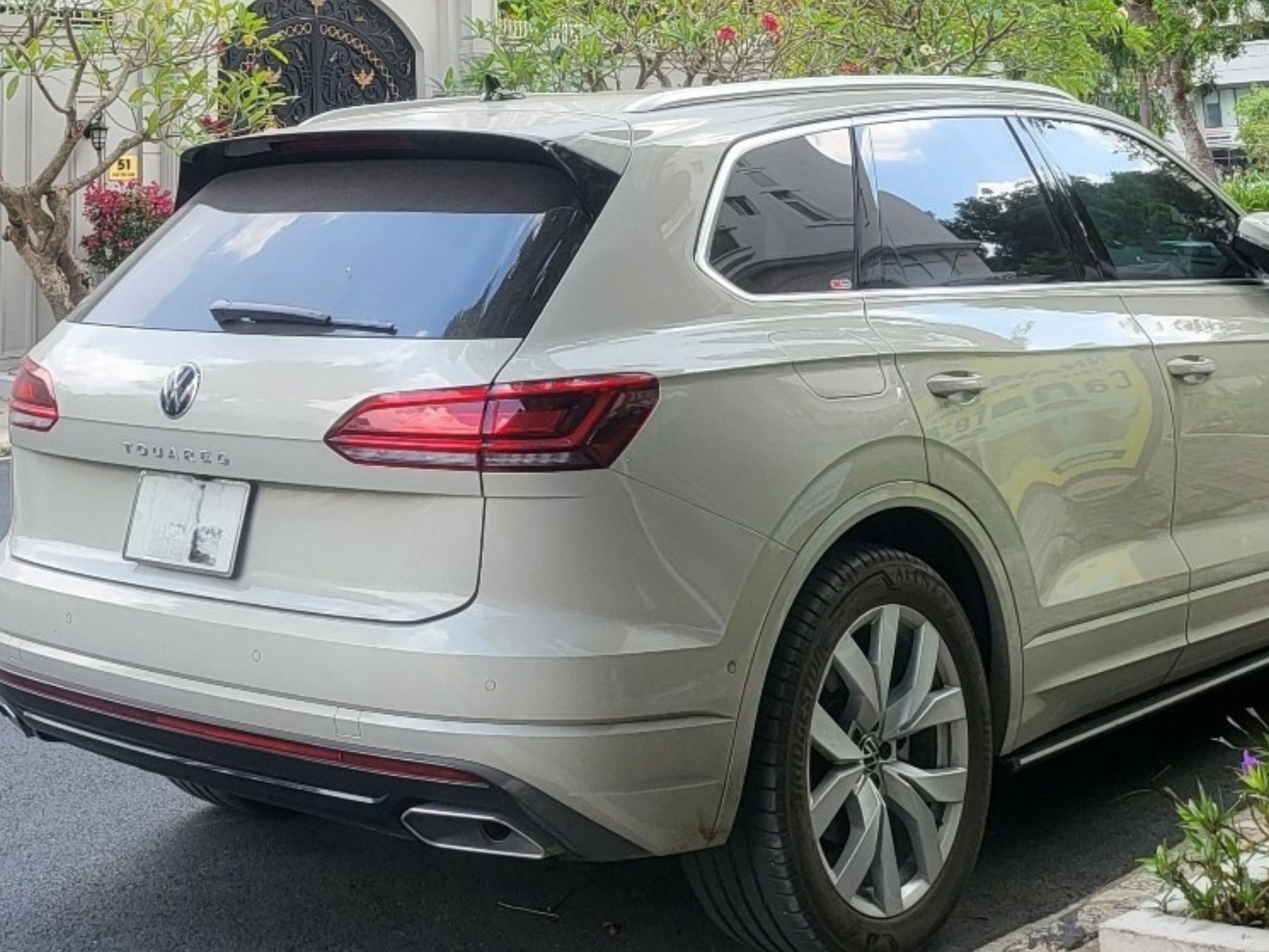 VOLKSWAGEN TOUAREG